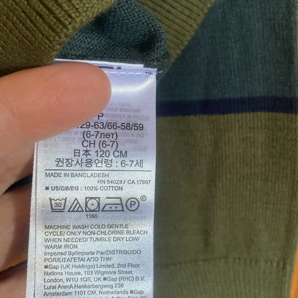 GAP sweaters size